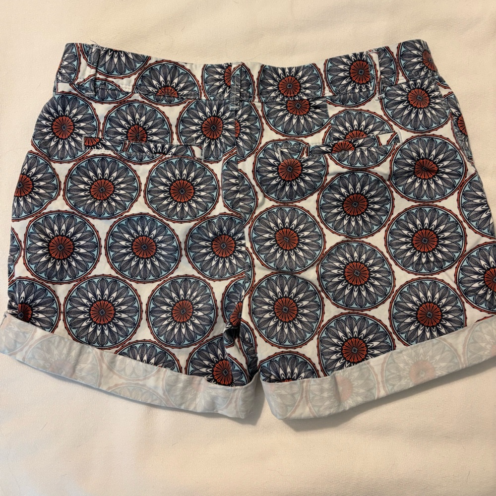 Banana Republic Chino Cuffed Short - Picture 2 of 4